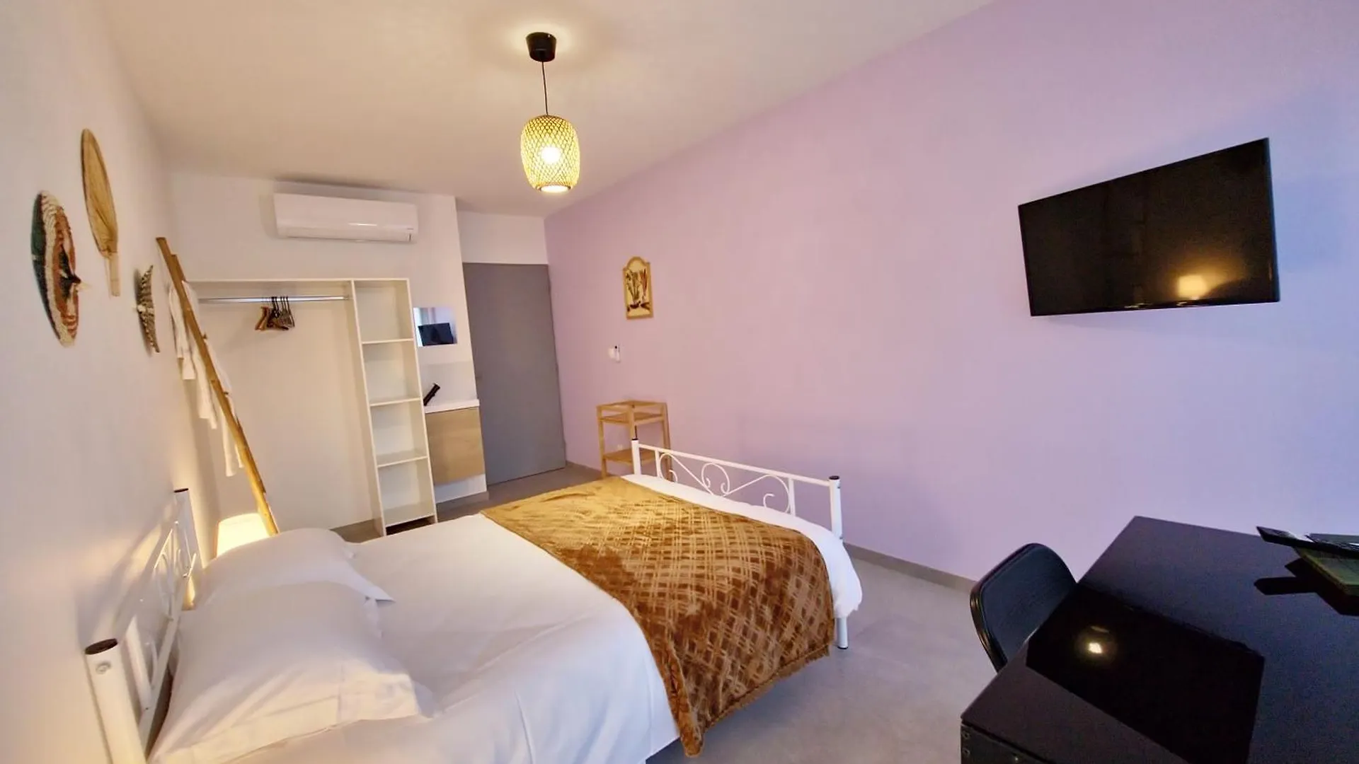 Urban Chambres Vénissieux Bed & Breakfast